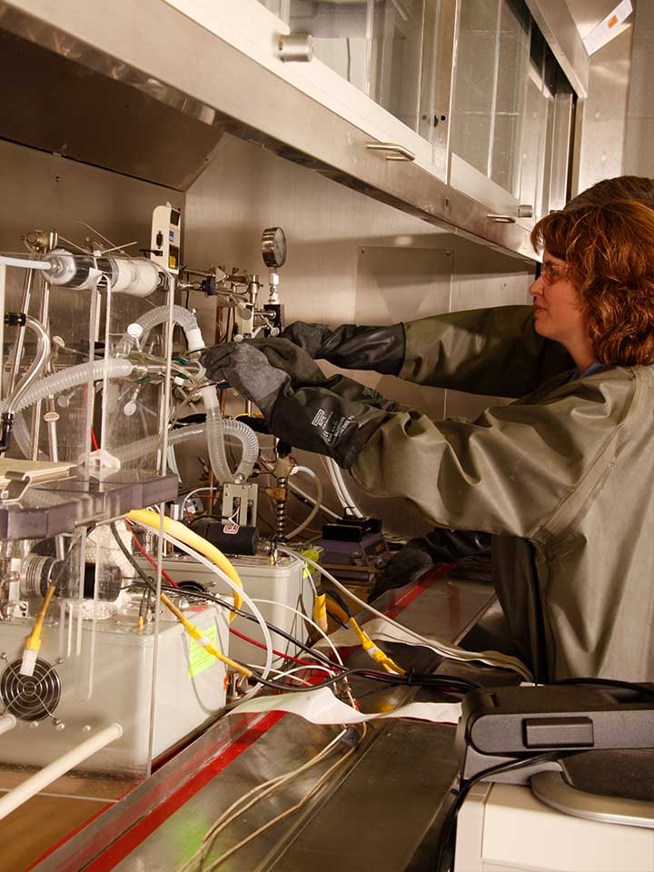 Photo: scientist conducting experiments in the battelle biomedical research center
