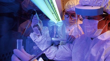 Biological-Engineering-Discipline Photo: Battelle Biological Engineers in the Lab