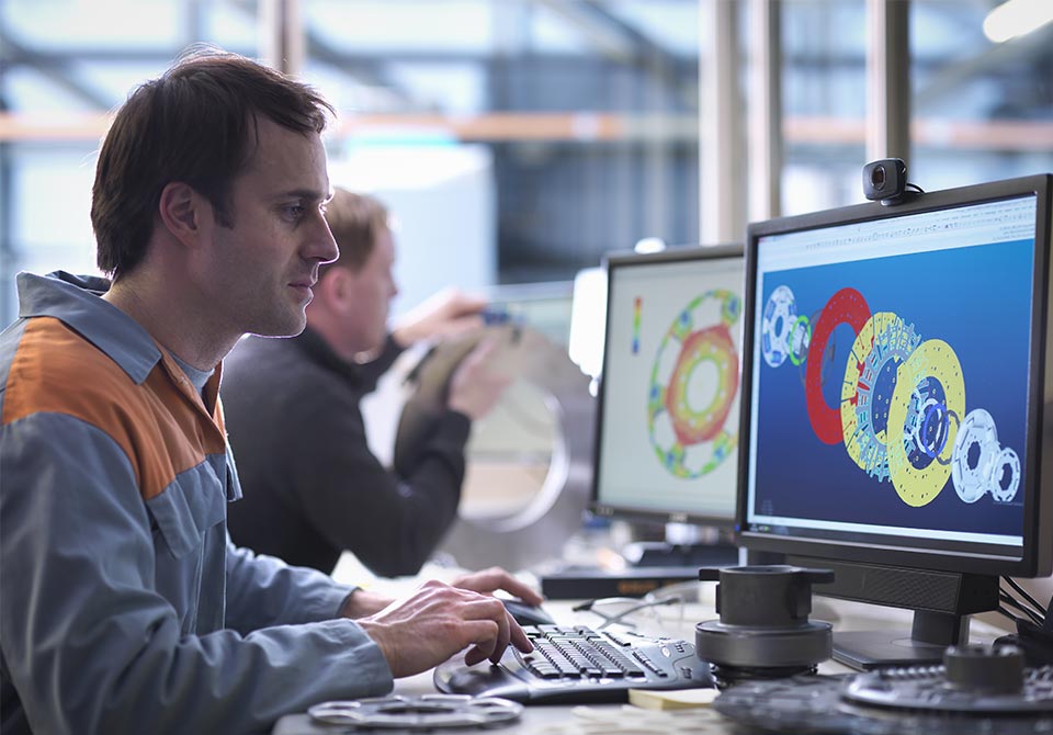engineering-call-out alt=engineer working on a model of a machine on a computer