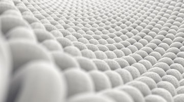 Photo: Close up of a white fiber showing the individual ridges.
