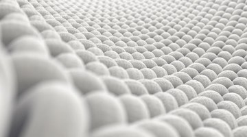 fibers-and-textiles-expertise-thumb Photo: Close up of a white fiber showing the individual ridges.