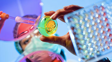 Photo: Battelle biochemist in lab