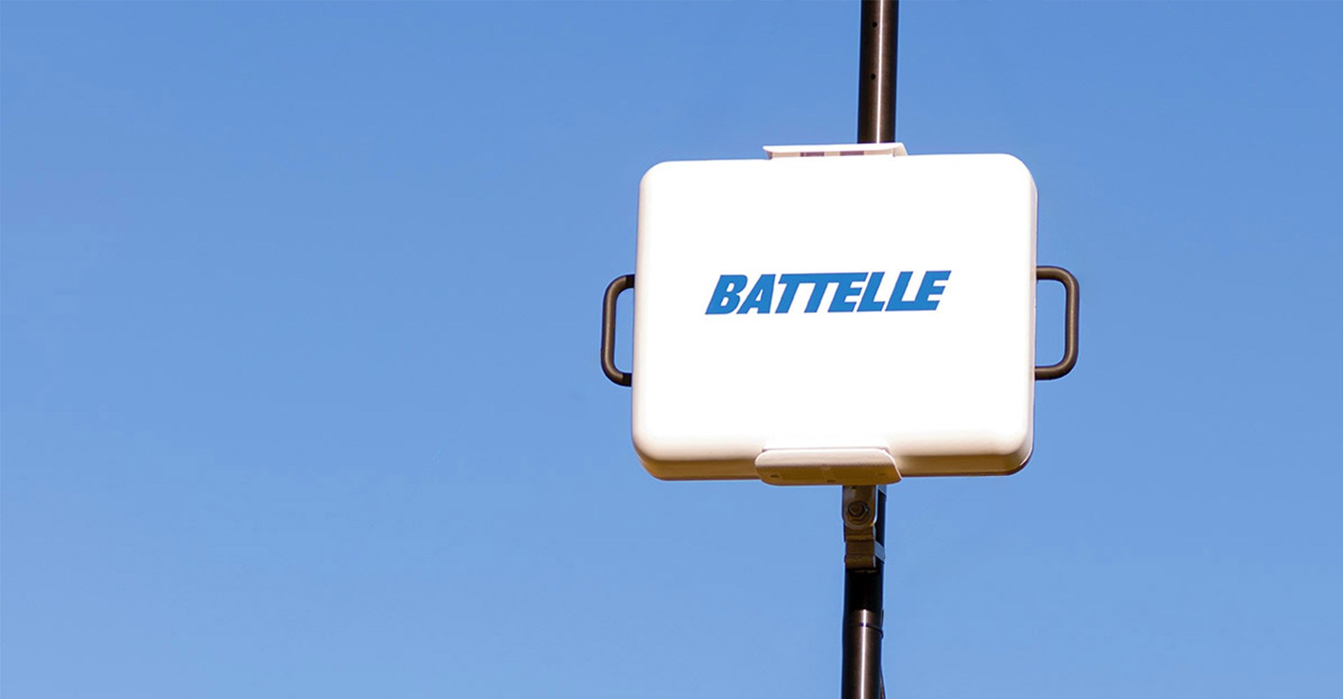 alt= close up shot of the battelle ravenstar antenna technology
