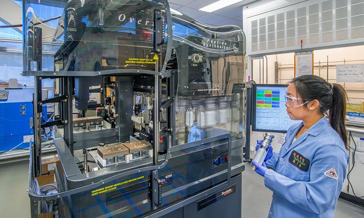 Photo: Researcher working at Los Alamos National Laboratory