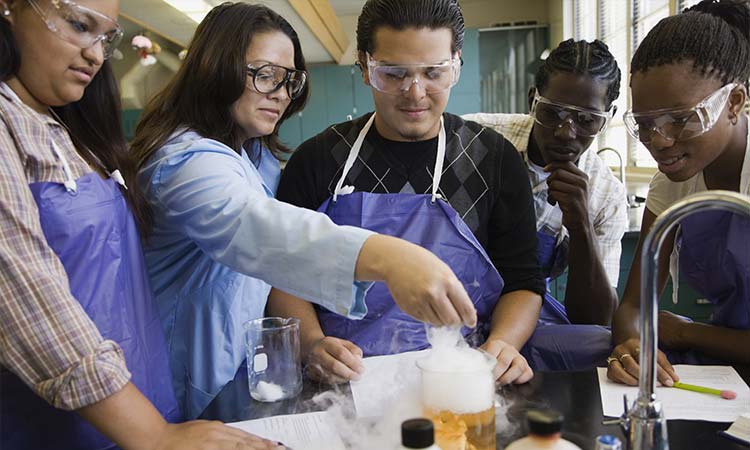 Photo: stem students working on a chemistry project