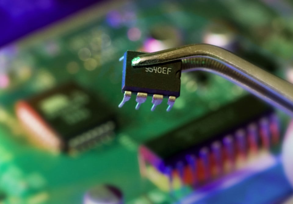 barricade-features-impact Photo: Battelle Barricade in use with nondestructive, nonintrusive features