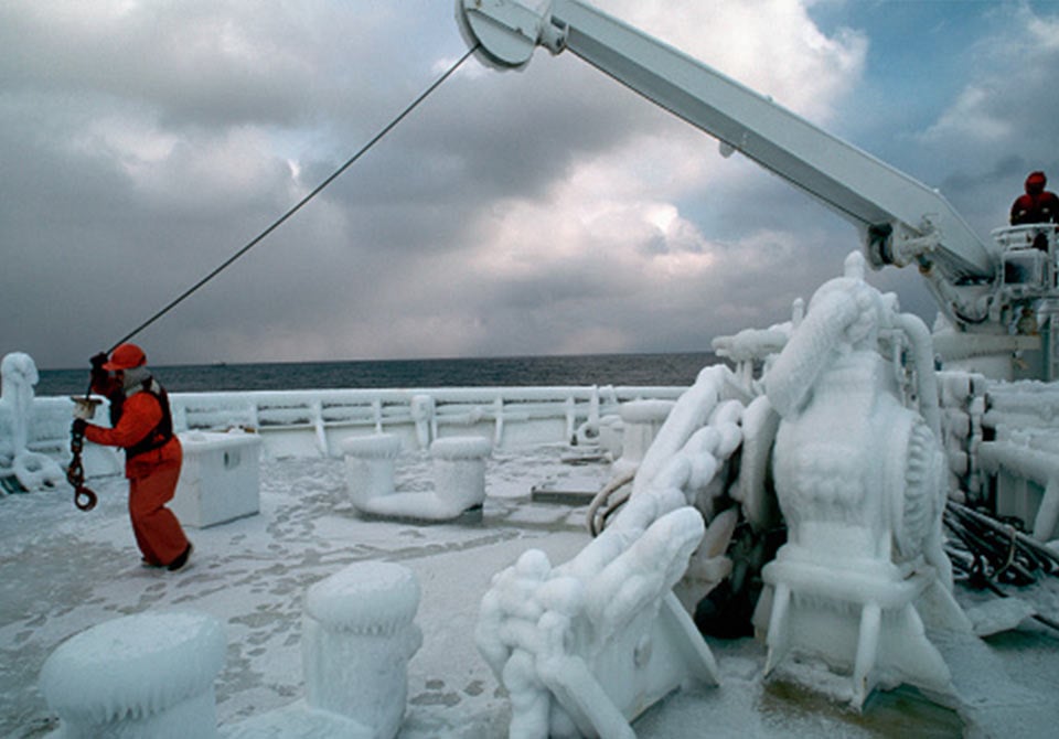 Photo: battelle aro technician working with a rig